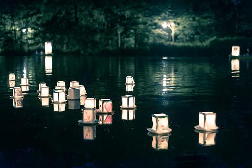 lanternes flottantes