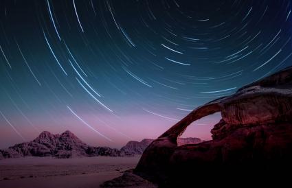 étoiles dans le désert du Wadi Rum 
