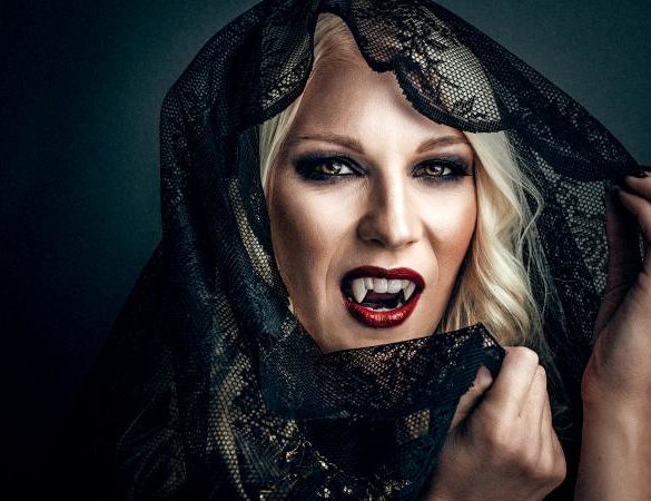 Woman vampire creative make up