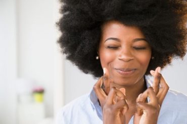 woman crossing her fingers