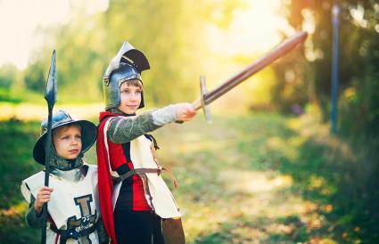 Enfants déguisés en chevaliers