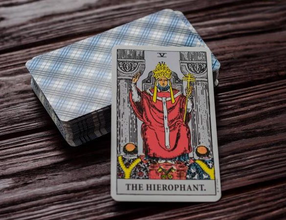 The Hierophant card in Tarot