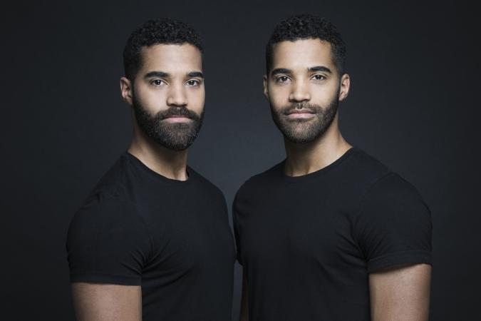 Des frères jumeaux identiques