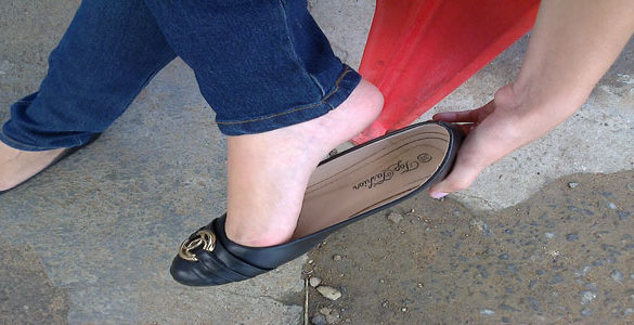 Rever De Frapper Quelqu'un Avec Force Interprétation de frapper quelqu'un avec des chaussures dans un rêve